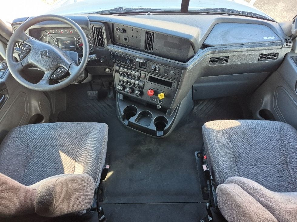 Sleeper Tractor-Heavy Duty Tractors-International-2023-LT625-La Porte-IN-684,833\n\t\tmiles-$ 34,500 - Image 12