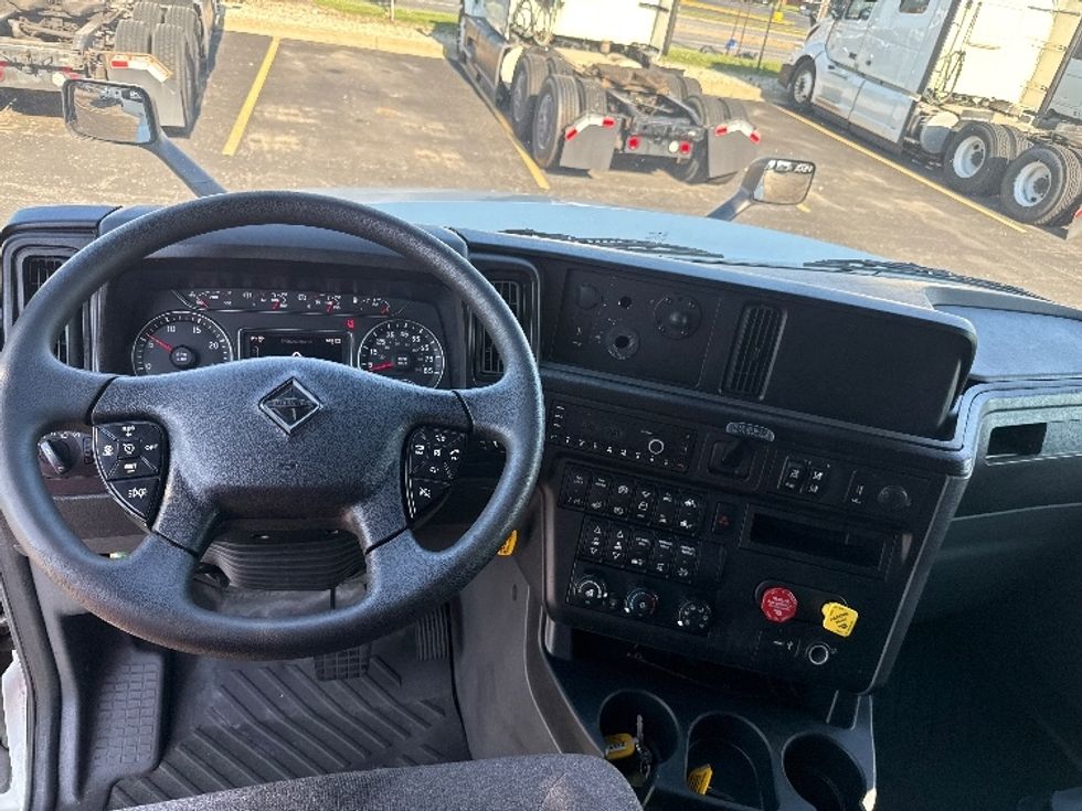 Sleeper Tractor-Heavy Duty Tractors-International-2023-LT625-La Porte-IN-754,309\n\t\tmiles-$ 38,750 - Image 11
