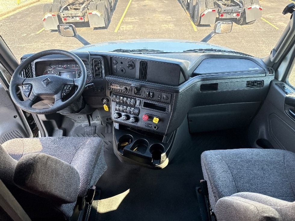 Sleeper Tractor-Heavy Duty Tractors-International-2023-LT625-La Porte-IN-754,309\n\t\tmiles-$ 38,750 - Image 12