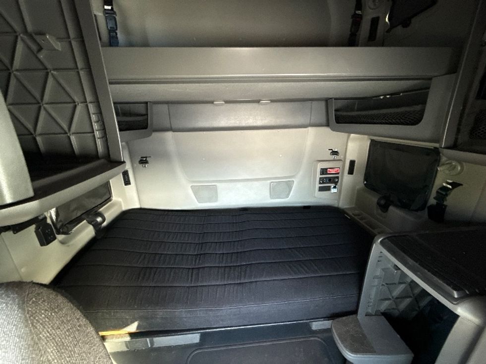 Sleeper Tractor-Heavy Duty Tractors-International-2023-LT625-Lansing-MI-553,818\n\t\tmiles-$ 50,000 - Image 16