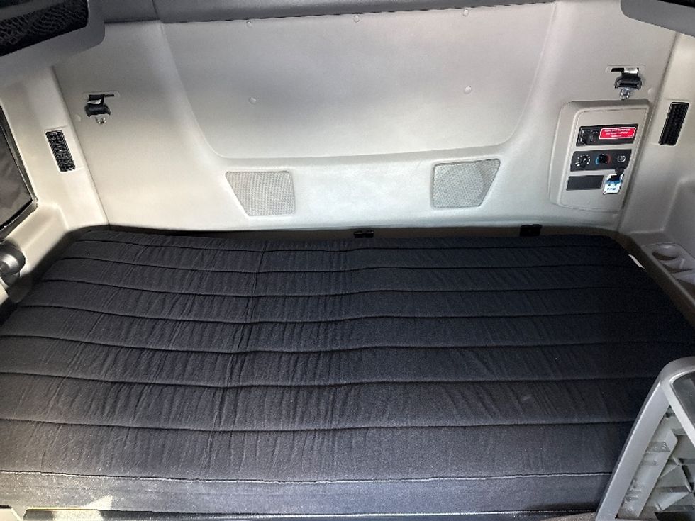 Sleeper Tractor-Heavy Duty Tractors-International-2023-LT625-Lansing-MI-553,818\n\t\tmiles-$ 50,000 - Image 17