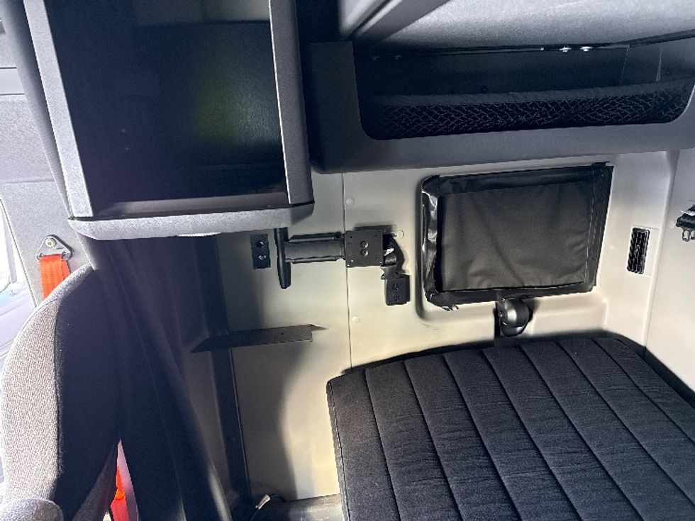 Sleeper Tractor-Heavy Duty Tractors-International-2023-LT625-Lansing-MI-553,818\n\t\tmiles-$ 50,000 - Image 19