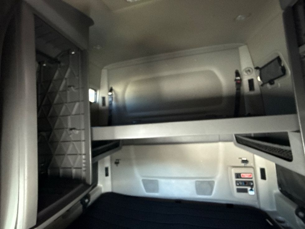 Sleeper Tractor-Heavy Duty Tractors-International-2023-LT625-Lansing-MI-553,818\n\t\tmiles-$ 50,000 - Image 22