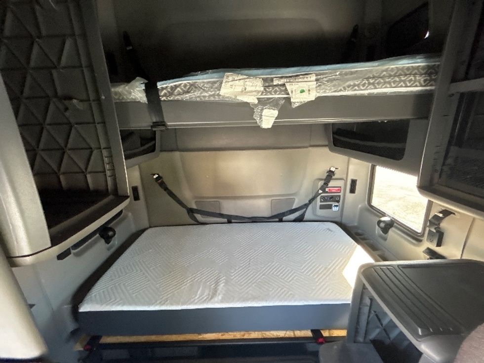 Sleeper Tractor-Heavy Duty Tractors-International-2023-LT625-Las Vegas-NV-612,475\n\t\tmiles-$ 49,750 - Image 16