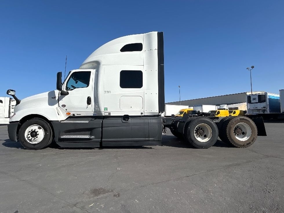 Sleeper Tractor-Heavy Duty Tractors-International-2023-LT625-Las Vegas-NV-612,475\n\t\tmiles-$ 49,750 - Image 4