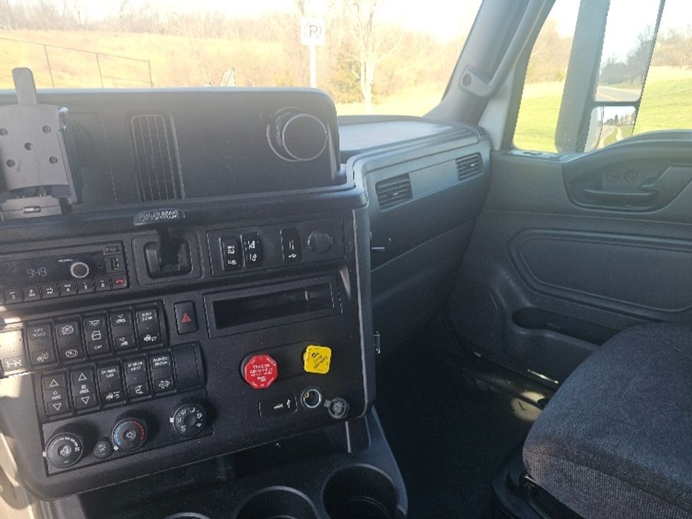 Sleeper Tractor-Heavy Duty Tractors-International-2023-LT625-Lenexa-KS-744,594\n\t\tmiles-$ 36,000 - Image 12