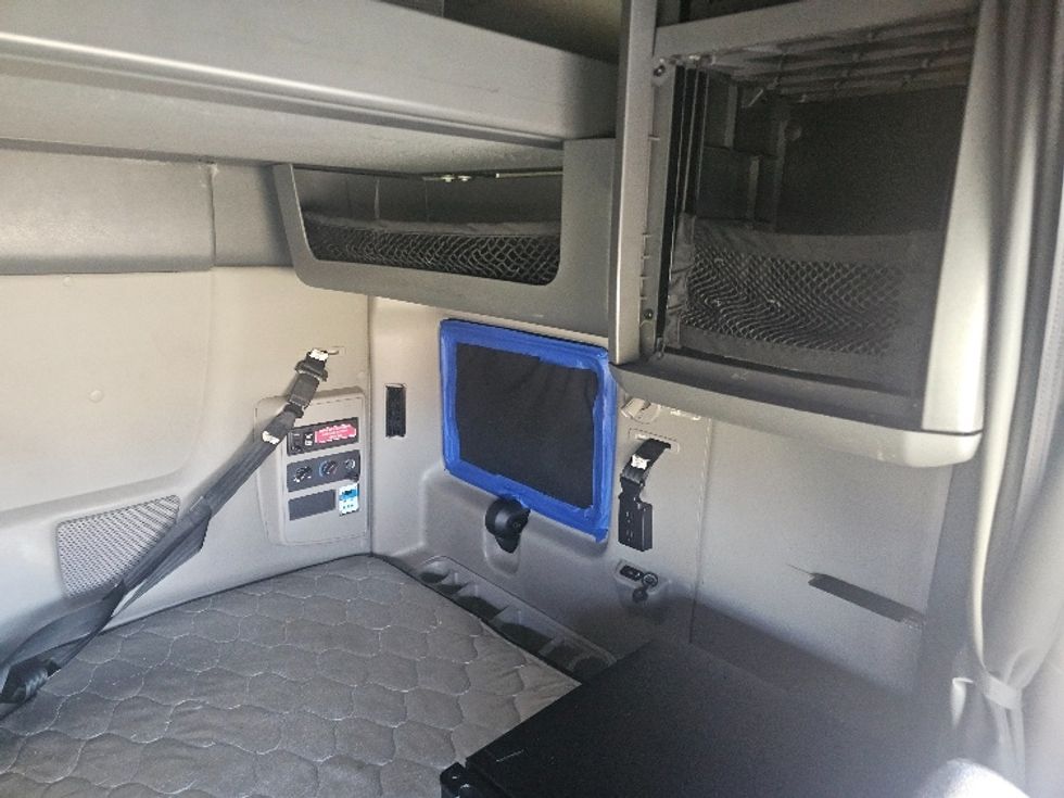 Sleeper Tractor-Heavy Duty Tractors-International-2023-LT625-Lenexa-KS-744,594\n\t\tmiles-$ 36,000 - Image 17