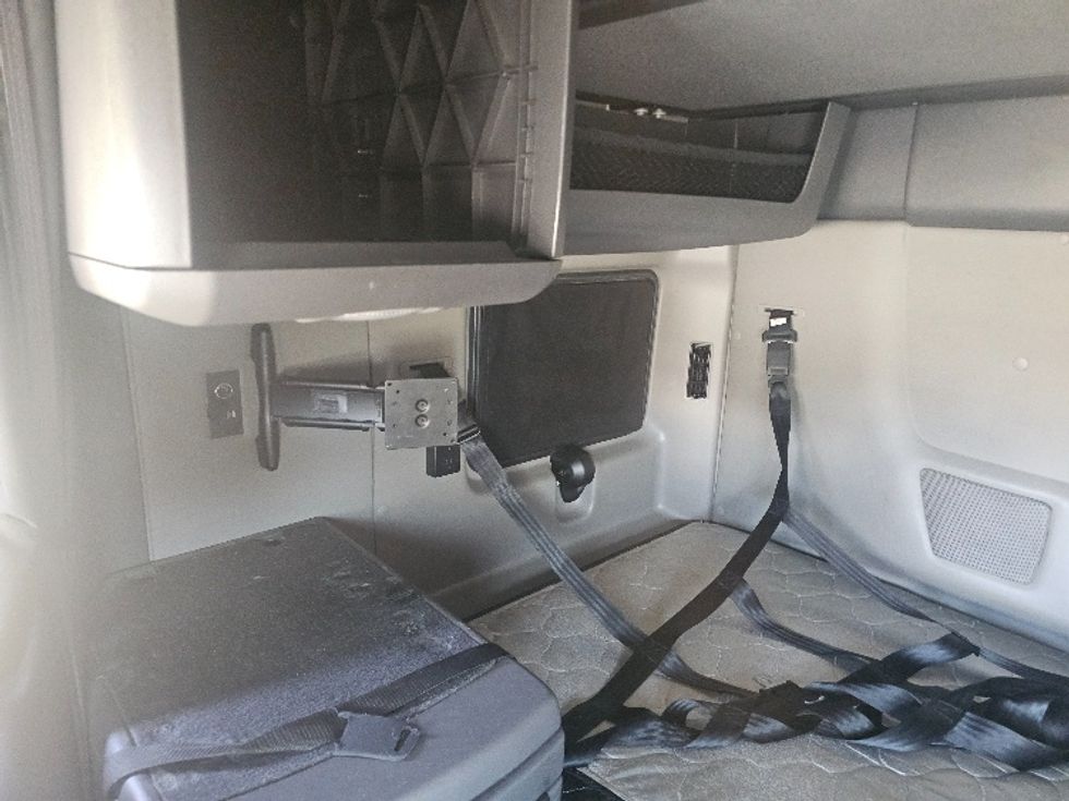 Sleeper Tractor-Heavy Duty Tractors-International-2023-LT625-Lenexa-KS-744,594\n\t\tmiles-$ 36,000 - Image 18