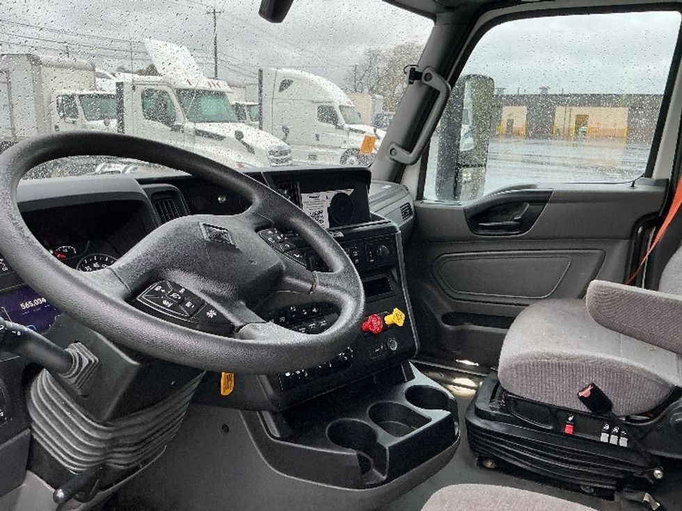 Sleeper Tractor-Heavy Duty Tractors-International-2023-LT625-Lexington-KY-565,035\n\t\tmiles-$ 52,750 - Image 10