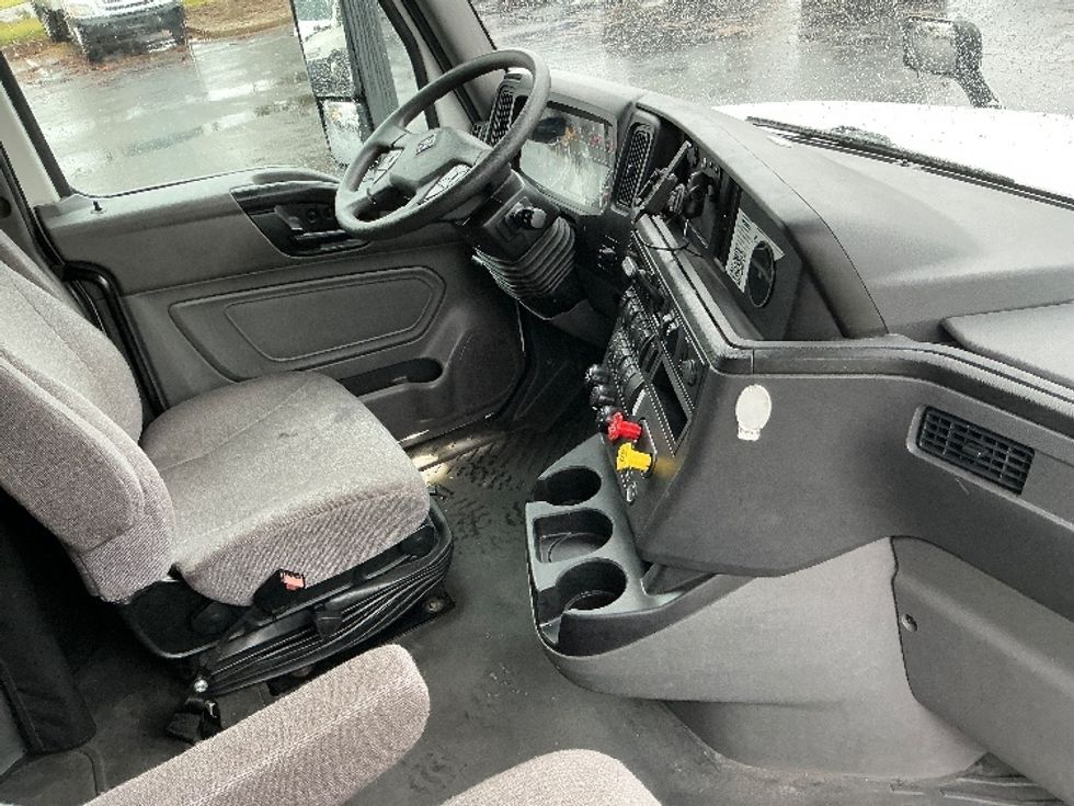 Sleeper Tractor-Heavy Duty Tractors-International-2023-LT625-Lexington-KY-565,035\n\t\tmiles-$ 52,750 - Image 15