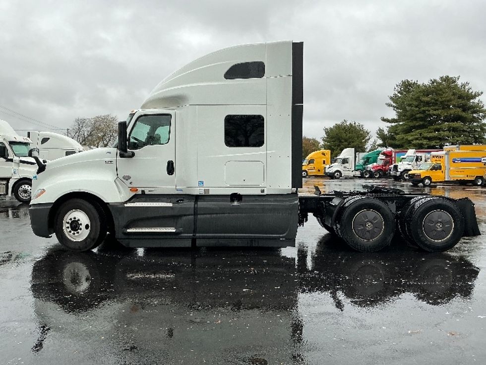 Sleeper Tractor-Heavy Duty Tractors-International-2023-LT625-Lexington-KY-565,035\n\t\tmiles-$ 52,750 - Image 4