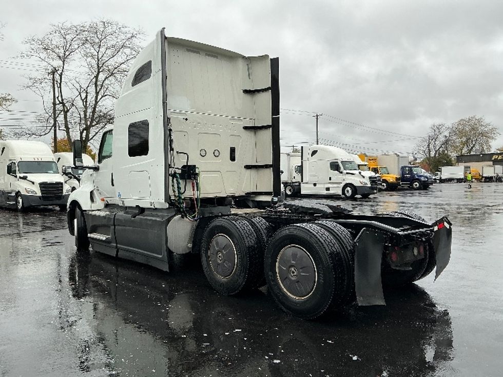Sleeper Tractor-Heavy Duty Tractors-International-2023-LT625-Lexington-KY-565,035\n\t\tmiles-$ 52,750 - Image 5