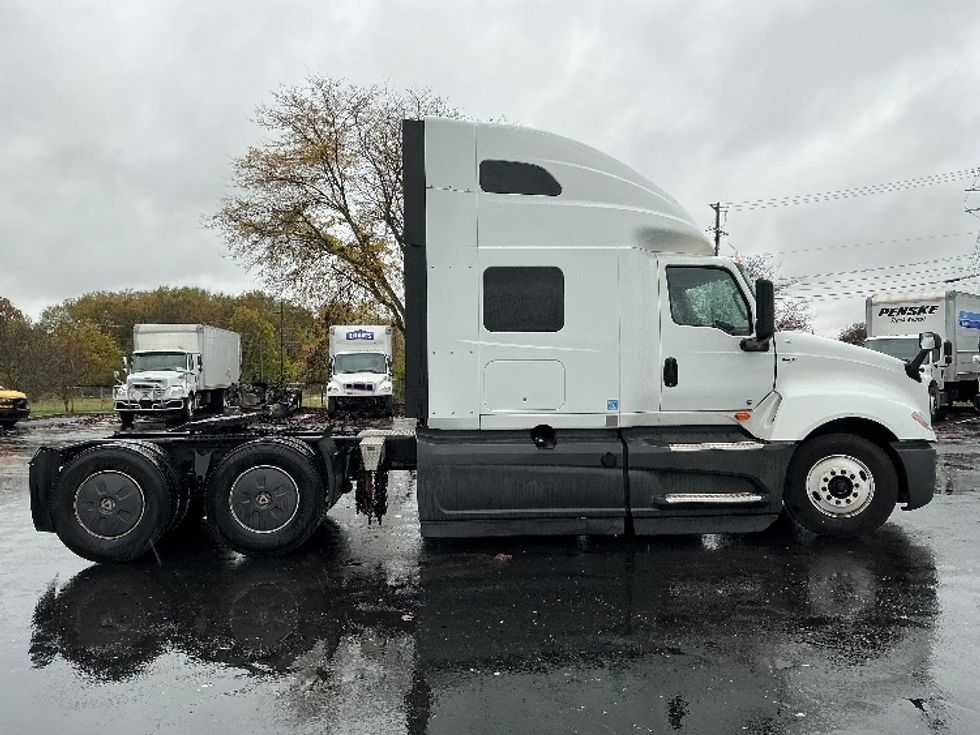 Sleeper Tractor-Heavy Duty Tractors-International-2023-LT625-Lexington-KY-565,035\n\t\tmiles-$ 52,750 - Image 8