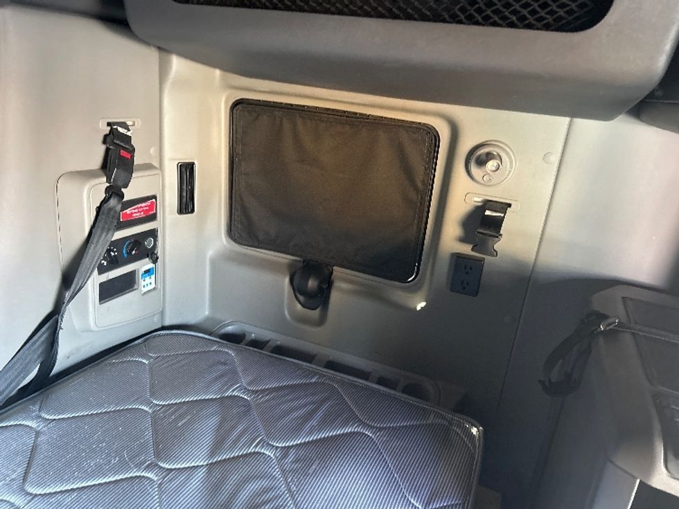 Sleeper Tractor-Heavy Duty Tractors-International-2023-LT625-Lexington-KY-585,608\n\t\tmiles-$ 47,000 - Image 18