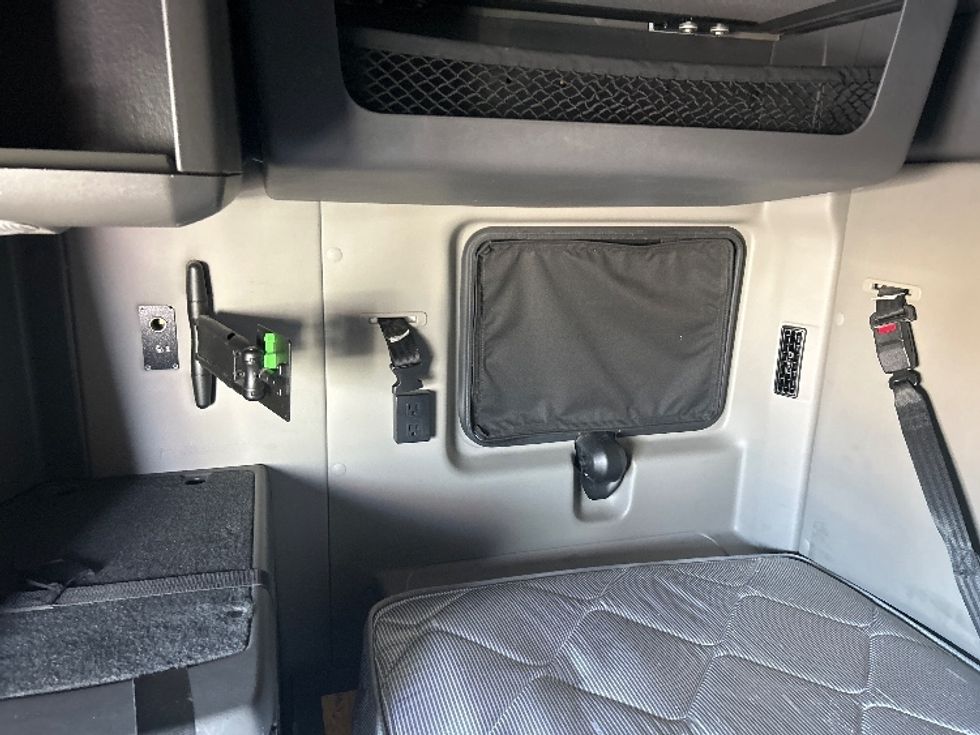 Sleeper Tractor-Heavy Duty Tractors-International-2023-LT625-Lexington-KY-585,608\n\t\tmiles-$ 47,000 - Image 19