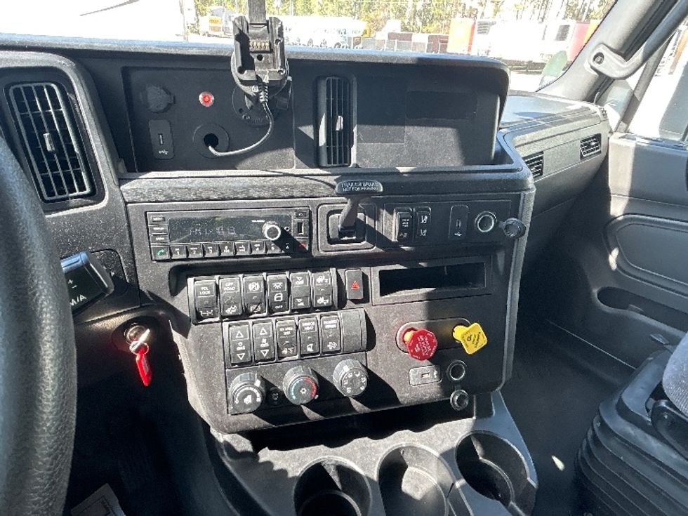 Sleeper Tractor-Heavy Duty Tractors-International-2023-LT625-Lexington-SC-556,336\n\t\tmiles-$ 49,250 - Image 12