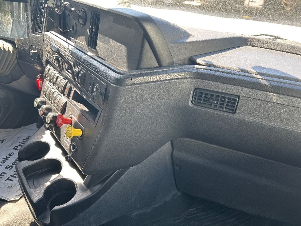 Sleeper Tractor-Heavy Duty Tractors-International-2023-LT625-Lexington-SC-556,336\n\t\tmiles-$ 49,250 - Image 14