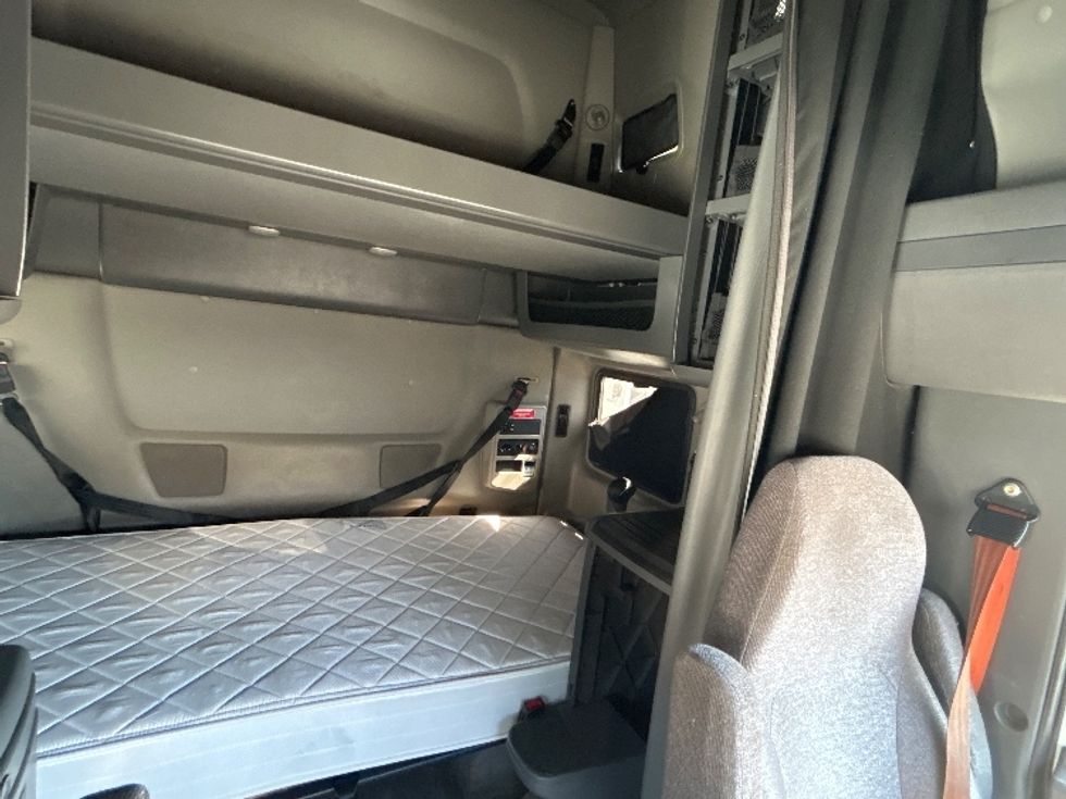 Sleeper Tractor-Heavy Duty Tractors-International-2023-LT625-Lexington-SC-556,336\n\t\tmiles-$ 49,250 - Image 15