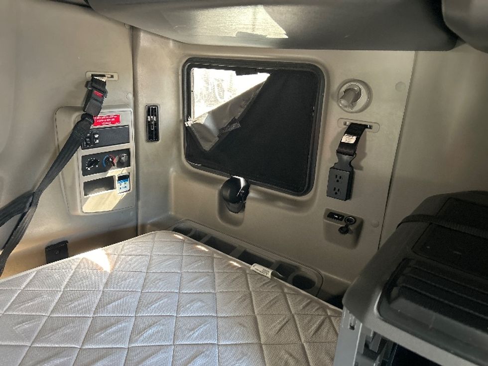 Sleeper Tractor-Heavy Duty Tractors-International-2023-LT625-Lexington-SC-556,336\n\t\tmiles-$ 49,250 - Image 17