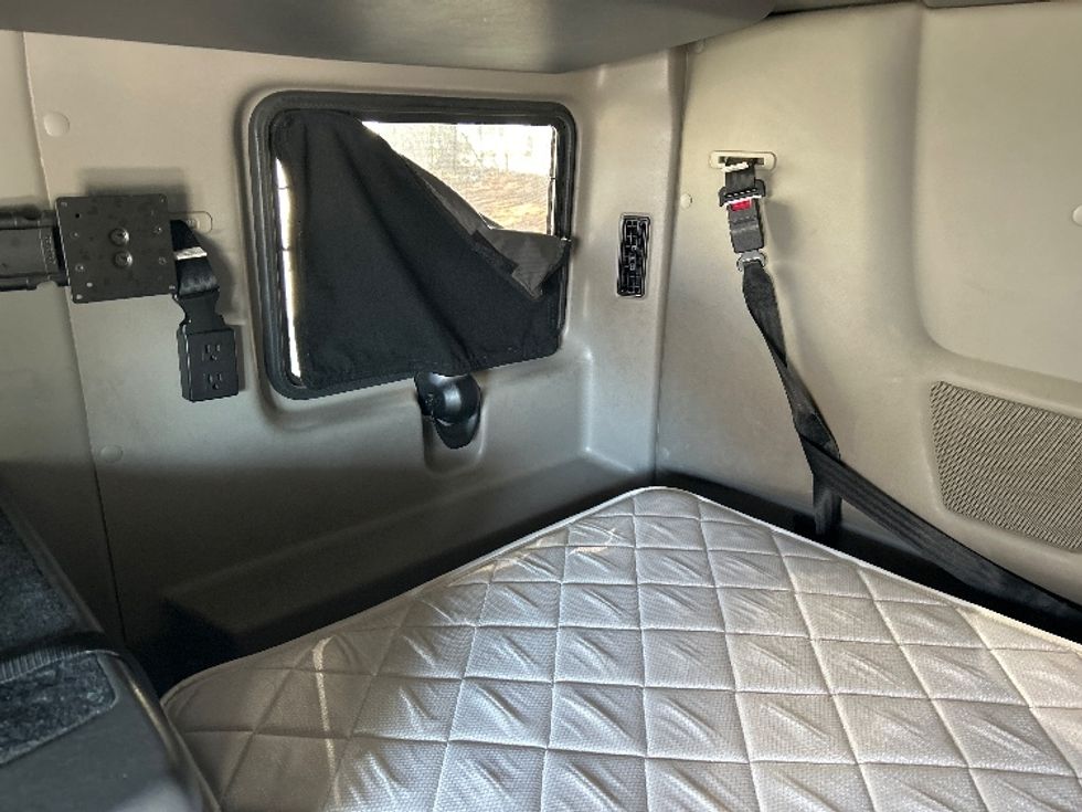 Sleeper Tractor-Heavy Duty Tractors-International-2023-LT625-Lexington-SC-556,336\n\t\tmiles-$ 49,250 - Image 18