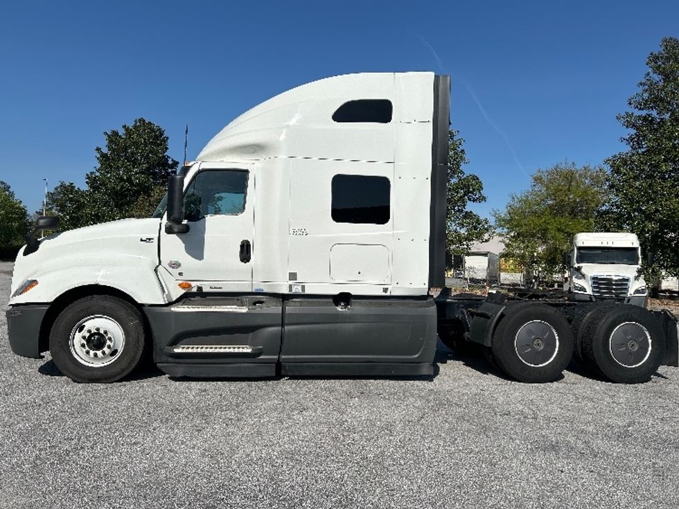 Sleeper Tractor-Heavy Duty Tractors-International-2023-LT625-Lexington-SC-556,336\n\t\tmiles-$ 49,250 - Image 4