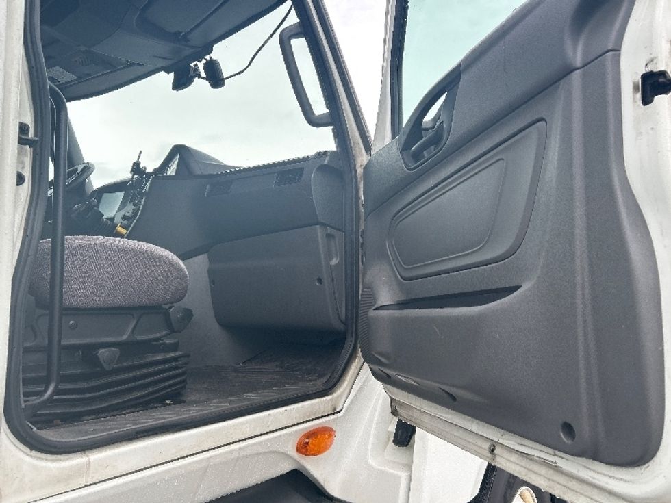 Sleeper Tractor-Heavy Duty Tractors-International-2023-LT625-Lexington-SC-626,528\n\t\tmiles-$ 44,500 - Image 12