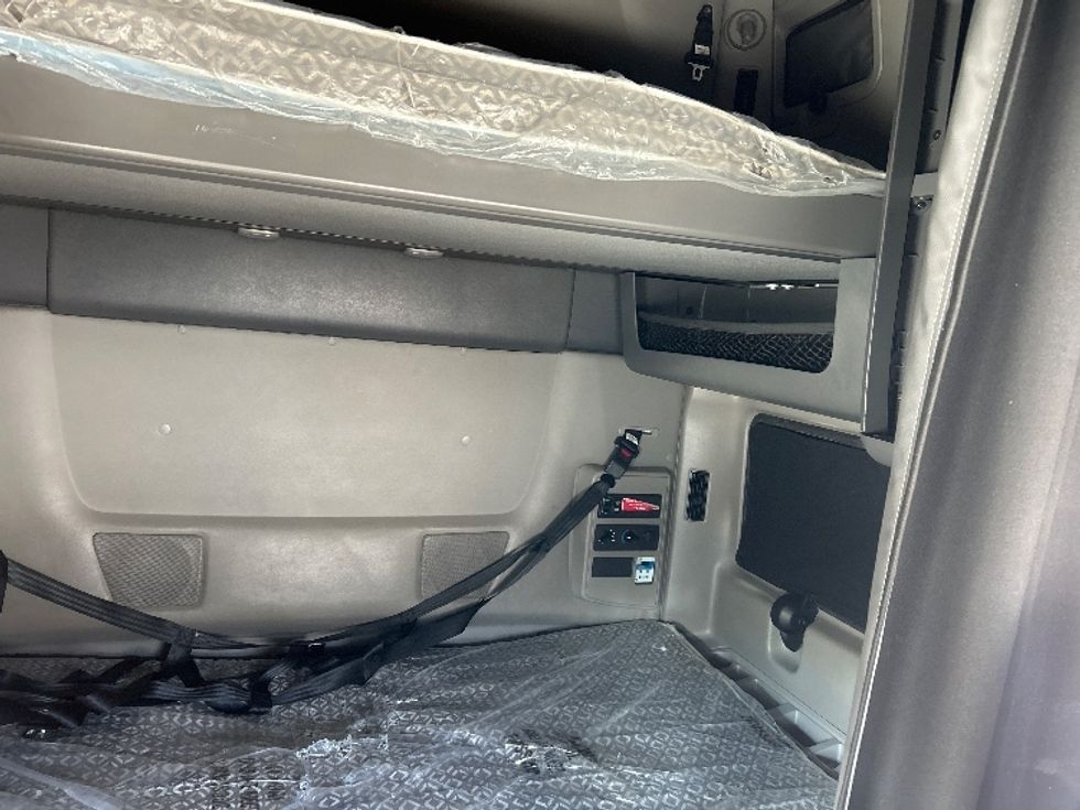 Sleeper Tractor-Heavy Duty Tractors-International-2023-LT625-Lexington-SC-626,528\n\t\tmiles-$ 44,500 - Image 15