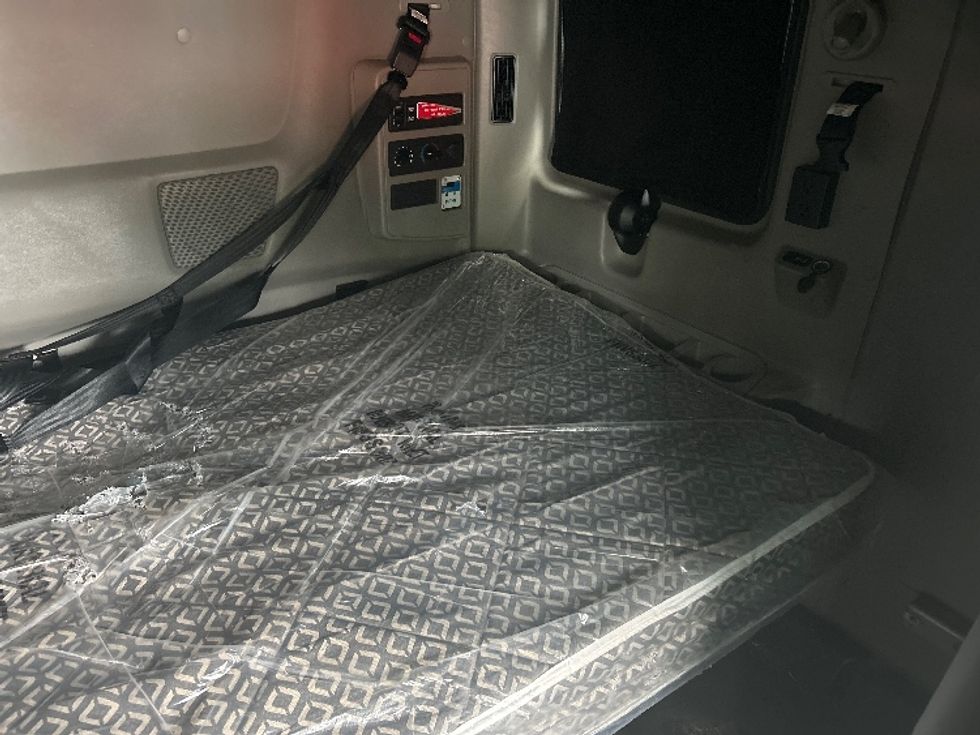 Sleeper Tractor-Heavy Duty Tractors-International-2023-LT625-Lexington-SC-626,528\n\t\tmiles-$ 44,500 - Image 16