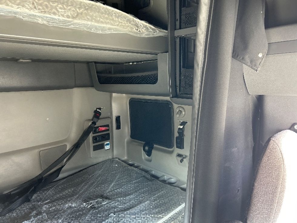 Sleeper Tractor-Heavy Duty Tractors-International-2023-LT625-Lexington-SC-626,528\n\t\tmiles-$ 44,500 - Image 17