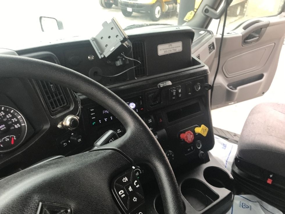 Sleeper Tractor-Heavy Duty Tractors-International-2023-LT625-Lincoln-NE-466,345\n\t\tmiles-$ 62,750 - Image 10