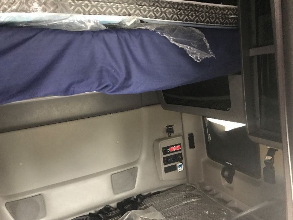 Sleeper Tractor-Heavy Duty Tractors-International-2023-LT625-Lincoln-NE-466,345\n\t\tmiles-$ 62,750 - Image 16