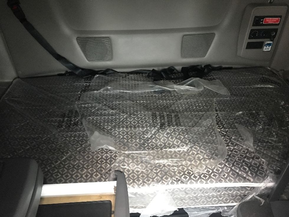 Sleeper Tractor-Heavy Duty Tractors-International-2023-LT625-Lincoln-NE-466,345\n\t\tmiles-$ 62,750 - Image 17