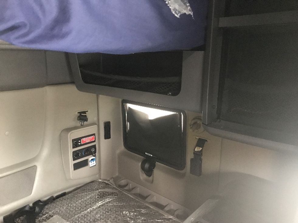 Sleeper Tractor-Heavy Duty Tractors-International-2023-LT625-Lincoln-NE-466,345\n\t\tmiles-$ 62,750 - Image 18