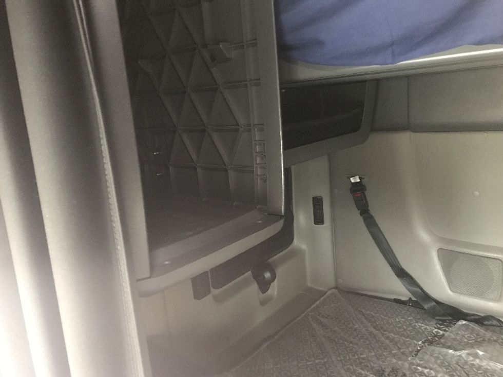 Sleeper Tractor-Heavy Duty Tractors-International-2023-LT625-Lincoln-NE-466,345\n\t\tmiles-$ 62,750 - Image 19