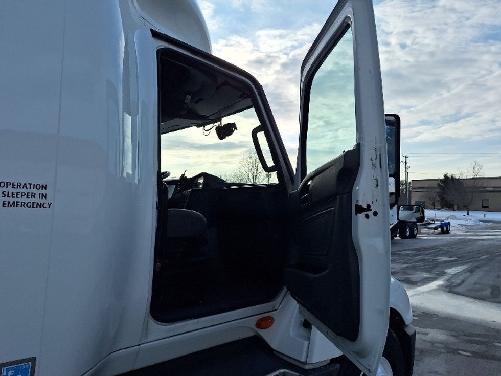 Sleeper Tractor-Heavy Duty Tractors-International-2023-LT625-Londonderry-NH-629,069\n\t\tmiles-$ 45,000 - Image 13