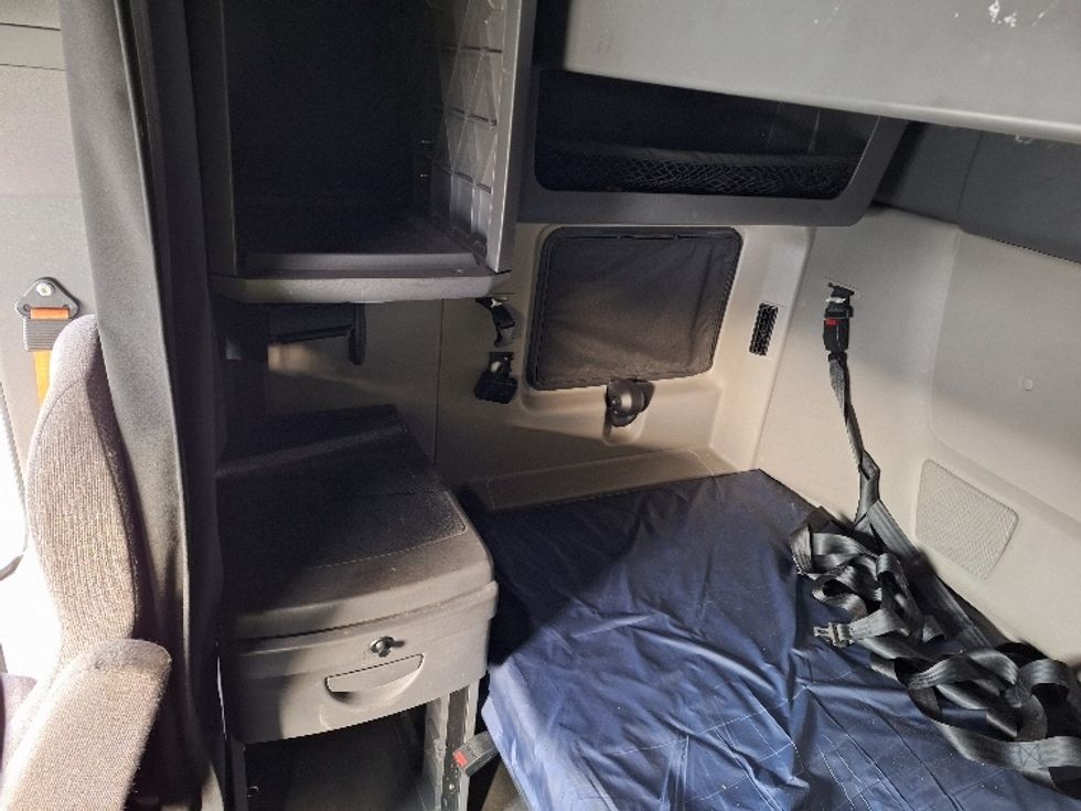 Sleeper Tractor-Heavy Duty Tractors-International-2023-LT625-Londonderry-NH-629,069\n\t\tmiles-$ 45,000 - Image 19