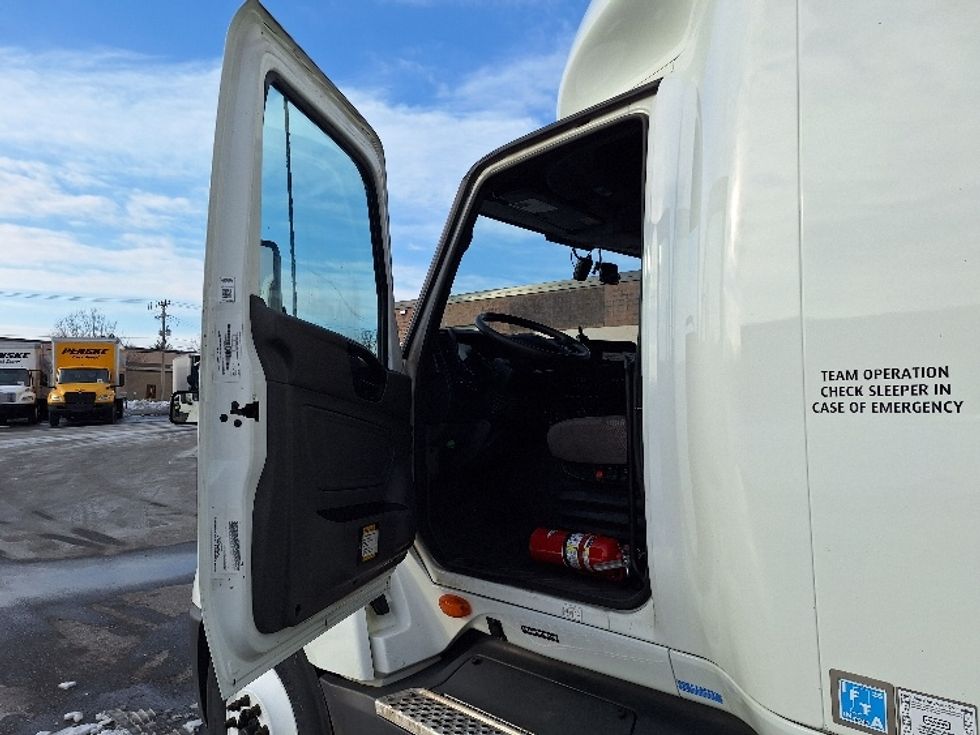 Sleeper Tractor-Heavy Duty Tractors-International-2023-LT625-Londonderry-NH-629,069\n\t\tmiles-$ 45,000 - Image 9