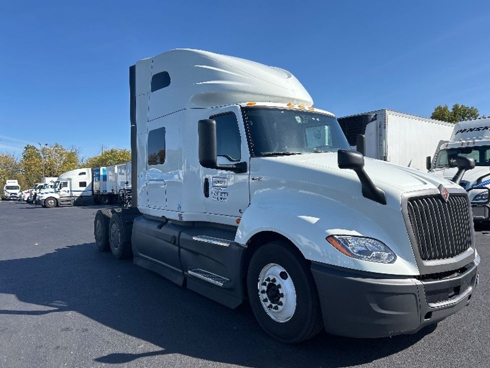 Sleeper Tractor-Heavy Duty Tractors-International-2023-LT625-Louisville-KY-492,243\n\t\tmiles-$ 57,750 - Image 1