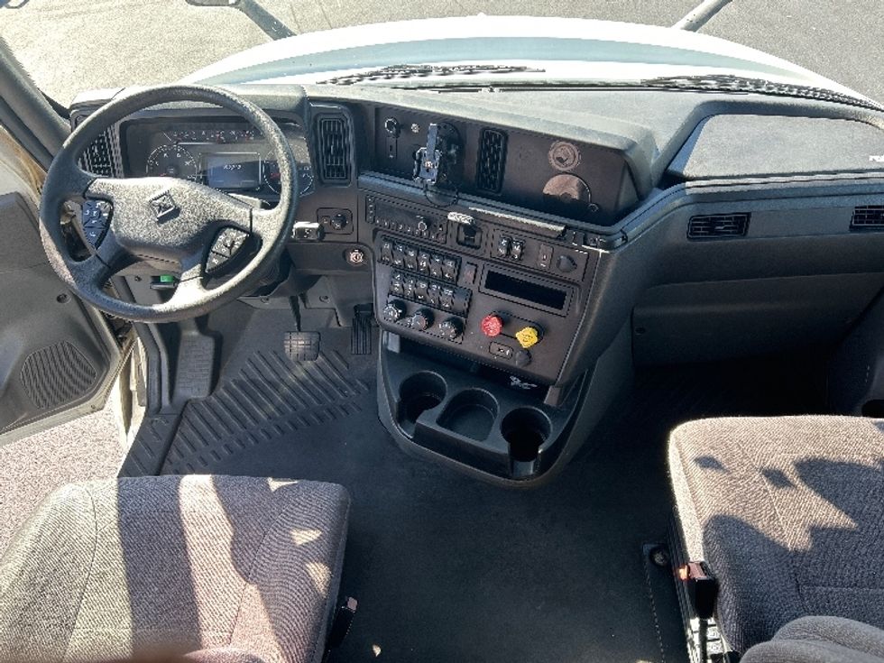 Sleeper Tractor-Heavy Duty Tractors-International-2023-LT625-Louisville-KY-492,243\n\t\tmiles-$ 57,750 - Image 12