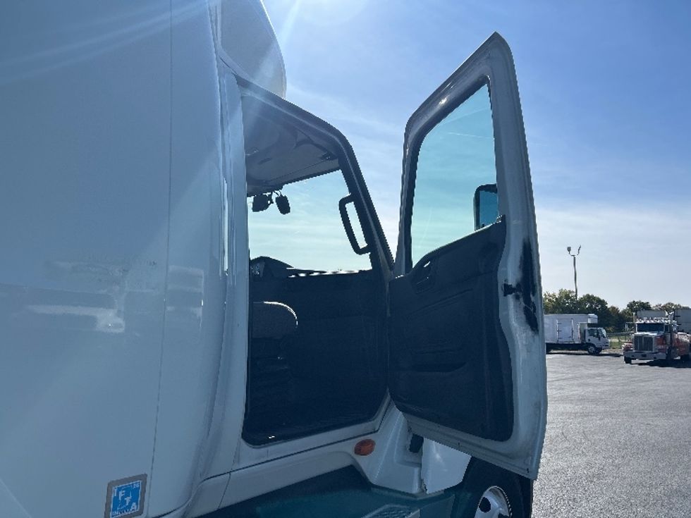 Sleeper Tractor-Heavy Duty Tractors-International-2023-LT625-Louisville-KY-492,243\n\t\tmiles-$ 57,750 - Image 13