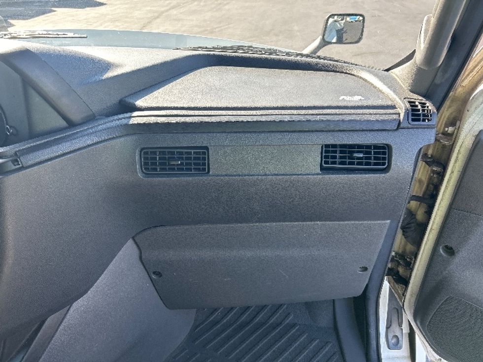 Sleeper Tractor-Heavy Duty Tractors-International-2023-LT625-Louisville-KY-492,243\n\t\tmiles-$ 57,750 - Image 14