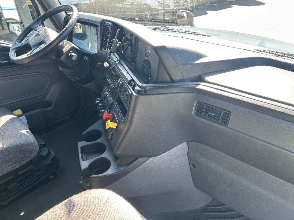 Sleeper Tractor-Heavy Duty Tractors-International-2023-LT625-Louisville-KY-492,243\n\t\tmiles-$ 57,750 - Image 15