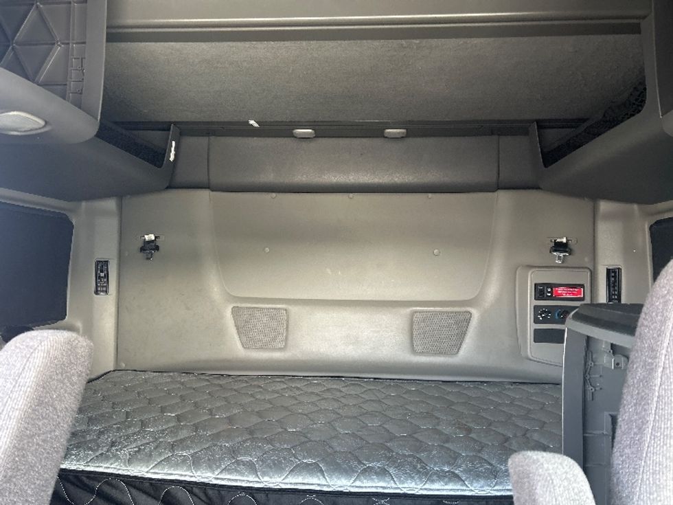 Sleeper Tractor-Heavy Duty Tractors-International-2023-LT625-Louisville-KY-492,243\n\t\tmiles-$ 57,750 - Image 16