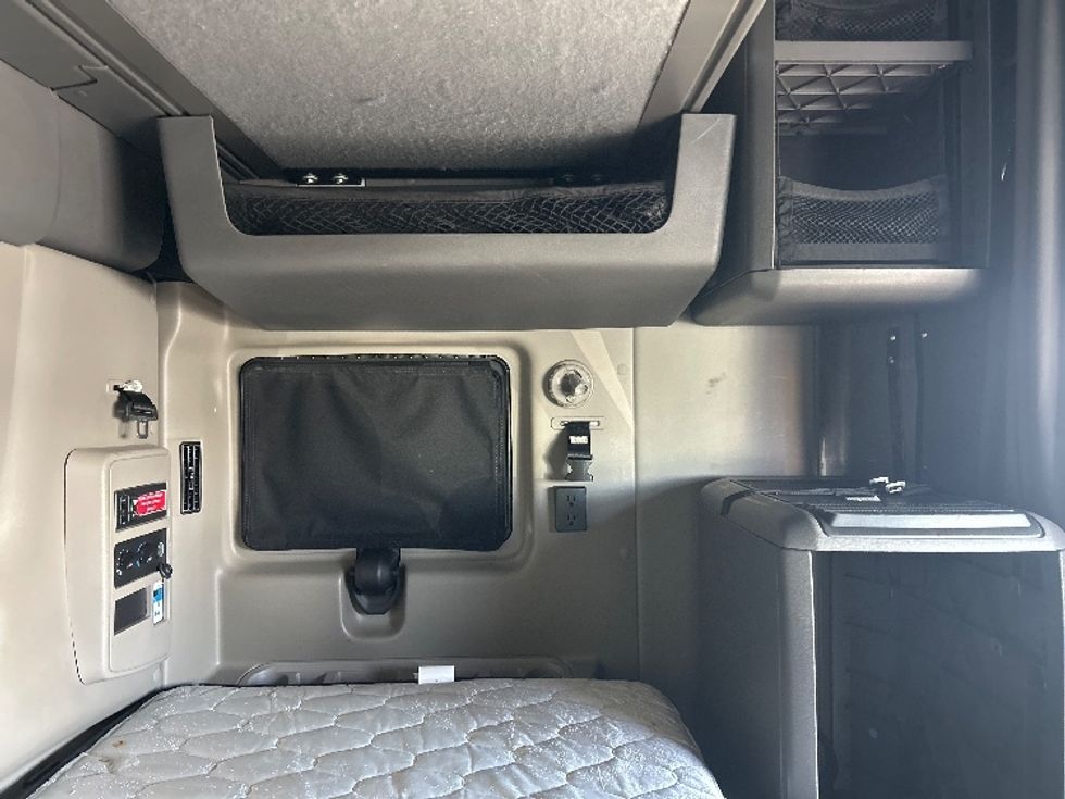 Sleeper Tractor-Heavy Duty Tractors-International-2023-LT625-Louisville-KY-492,243\n\t\tmiles-$ 57,750 - Image 18