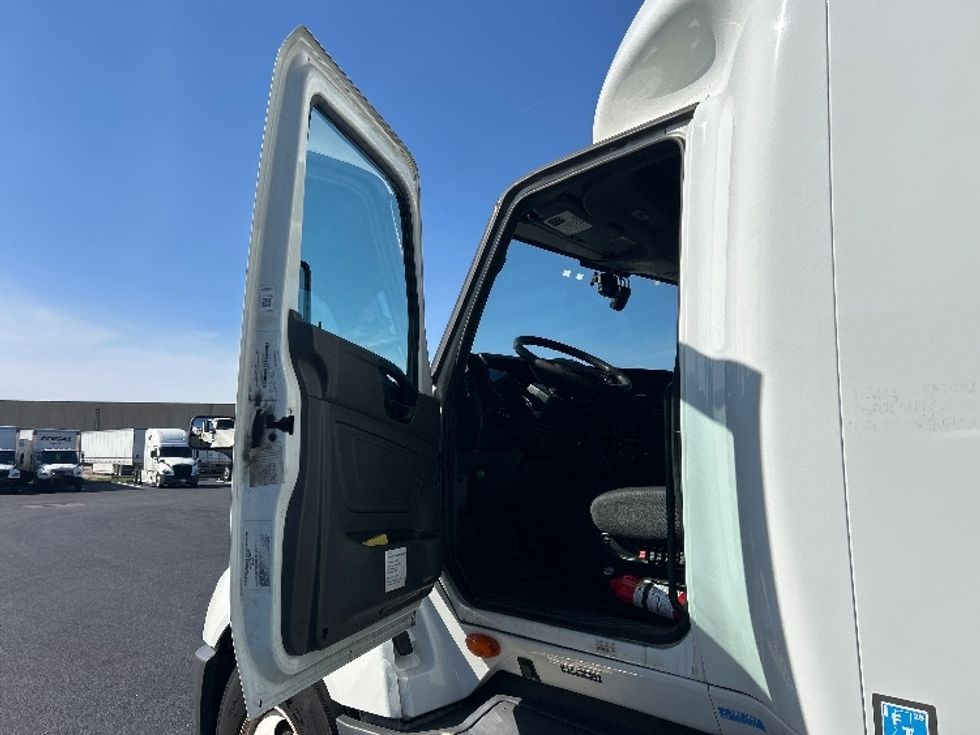 Sleeper Tractor-Heavy Duty Tractors-International-2023-LT625-Louisville-KY-492,243\n\t\tmiles-$ 57,750 - Image 9