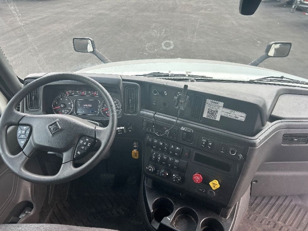 Sleeper Tractor-Heavy Duty Tractors-International-2023-LT625-Louisville-KY-505,773\n\t\tmiles-$ 54,500 - Image 12