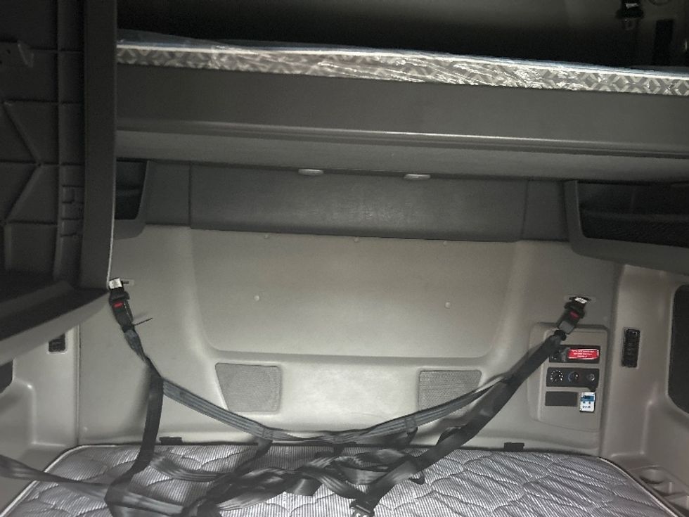 Sleeper Tractor-Heavy Duty Tractors-International-2023-LT625-Louisville-KY-505,773\n\t\tmiles-$ 54,500 - Image 16