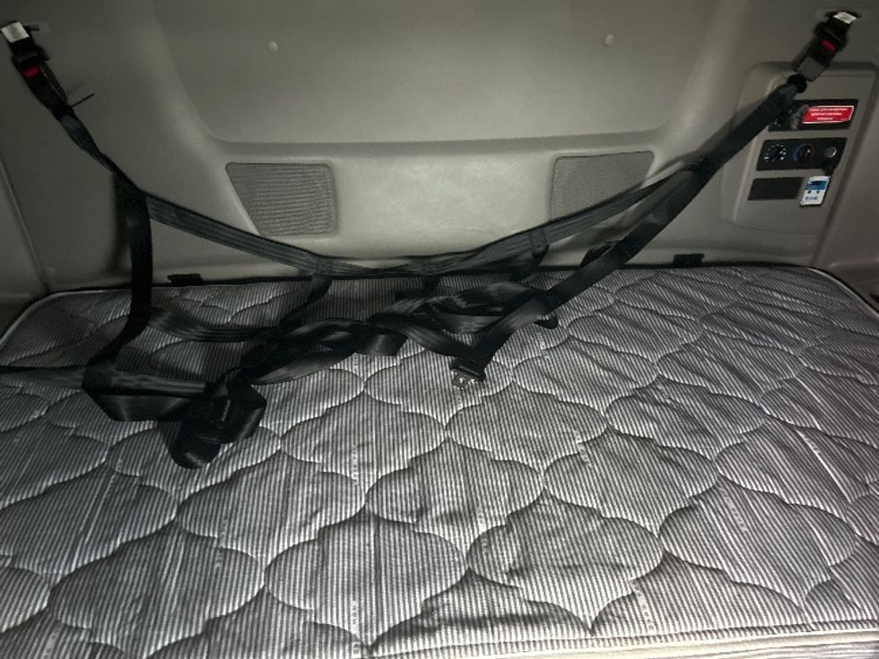 Sleeper Tractor-Heavy Duty Tractors-International-2023-LT625-Louisville-KY-505,773\n\t\tmiles-$ 54,500 - Image 17