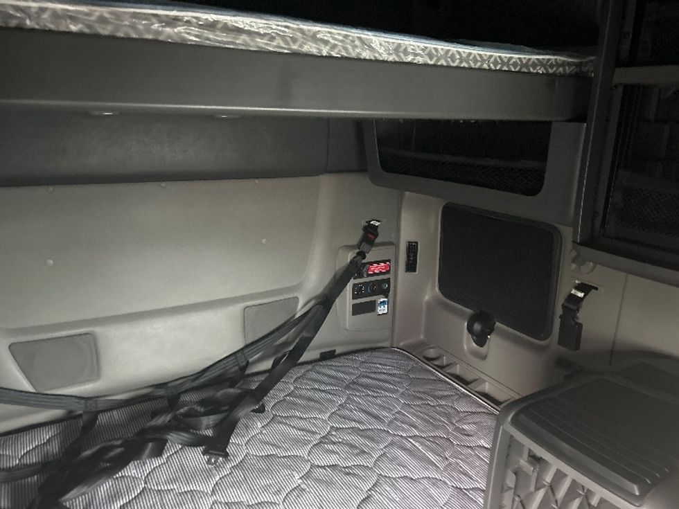 Sleeper Tractor-Heavy Duty Tractors-International-2023-LT625-Louisville-KY-505,773\n\t\tmiles-$ 54,500 - Image 18