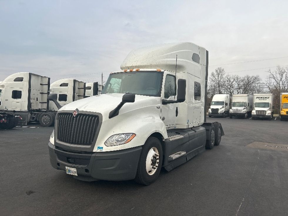 Sleeper Tractor-Heavy Duty Tractors-International-2023-LT625-Louisville-KY-505,773\n\t\tmiles-$ 54,500 - Image 3
